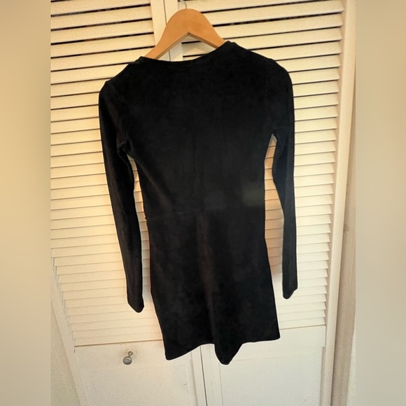 NWT Pull&Bear Velvet Mini Velvet Dress
Size: M - Picture 4 of 9